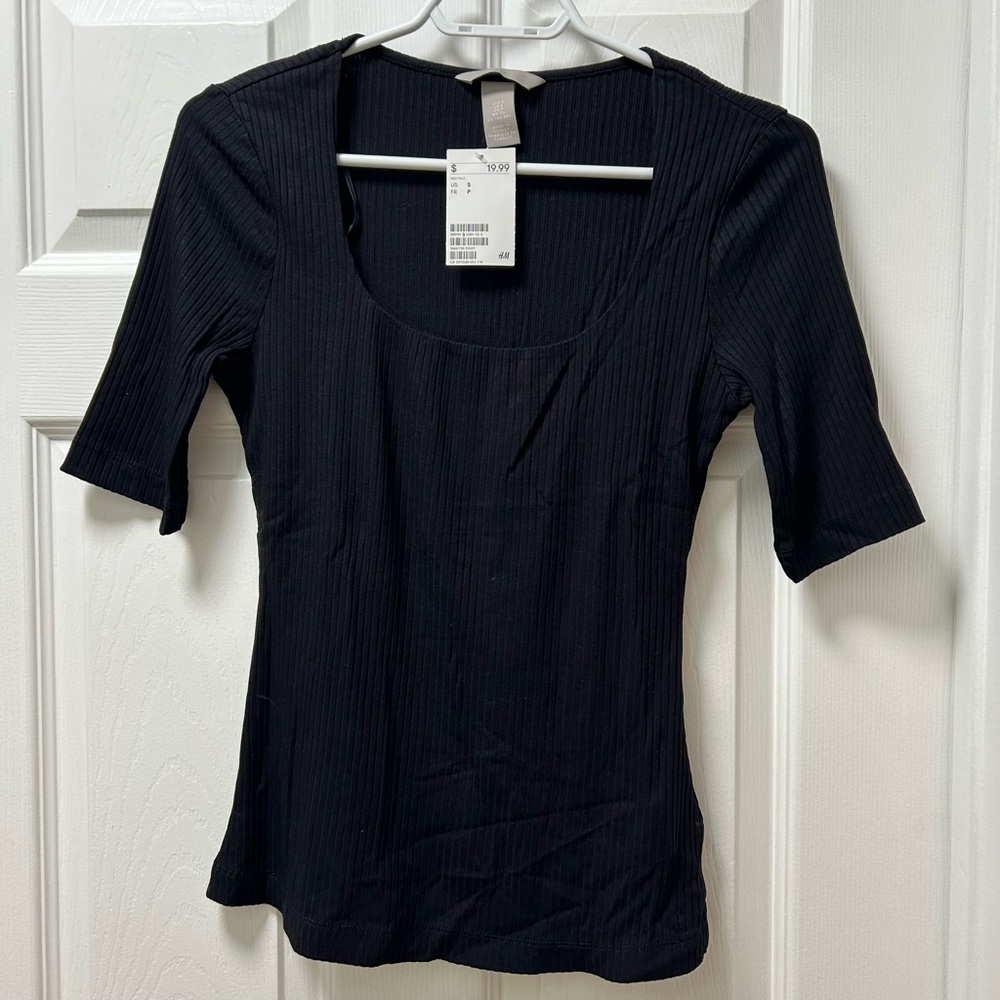 H&M - Black Scoop Neck T-Shirt